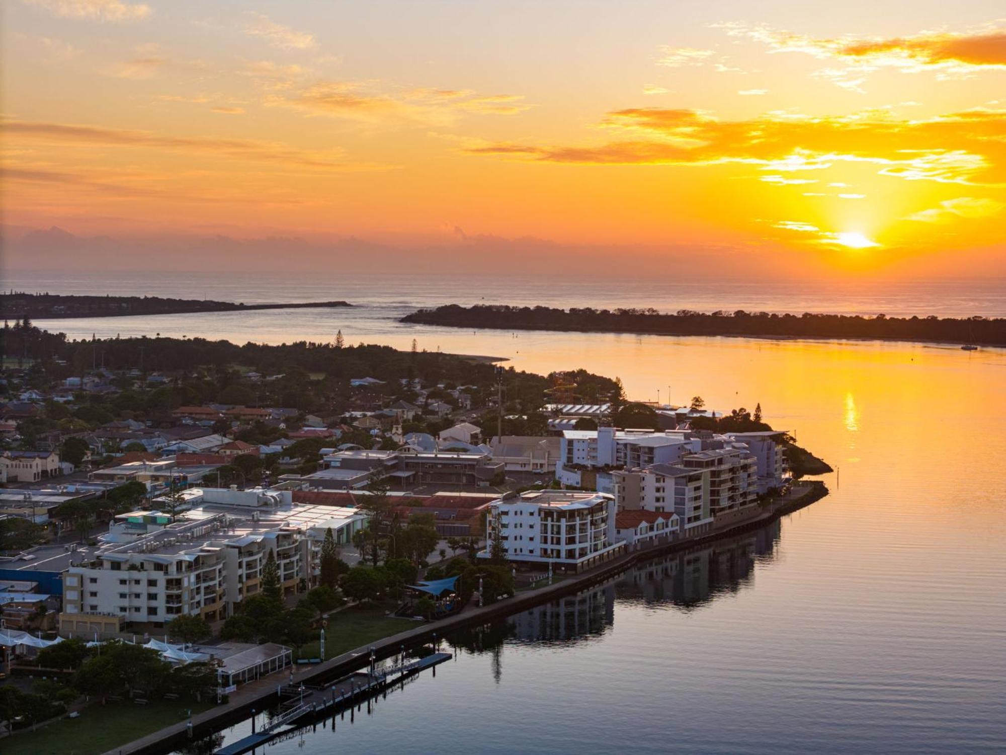 Riverside Holiday Apartments Баллина Экстерьер фото